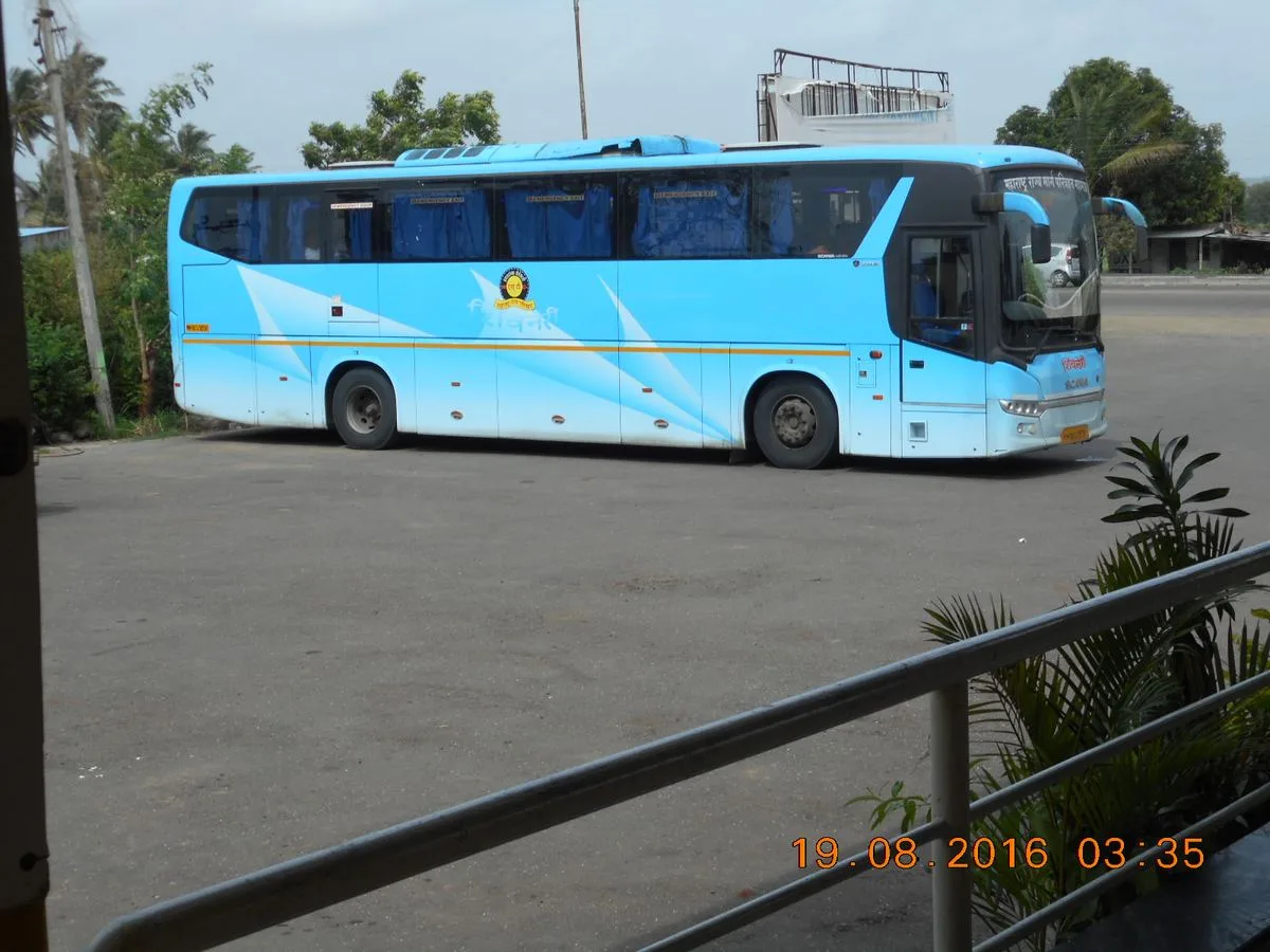 Buses showing MSRTC Shivneri Express in Chhatrapati Sambhajinagar